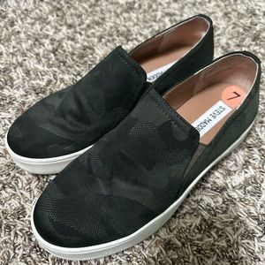 Size 7. Steve Madden. Worn once.